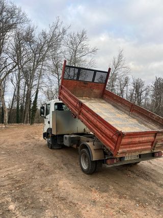 Nissan Atleon basculante (volquete)de 3500 kg