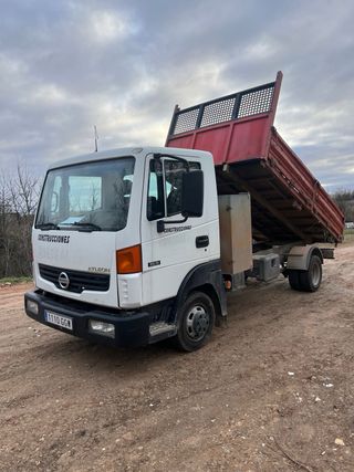 Nissan Atleon basculante (volquete)de 3500 kg