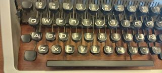 Máquina de escribir Olivetti Lettera DL y estuche