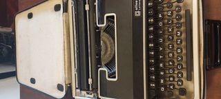 Máquina de escribir Olivetti Lettera DL y estuche