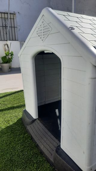 Caseta para perro pequeño y grande,en buen estado