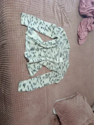 Chaqueta Zara Estampada Gris y Blanca