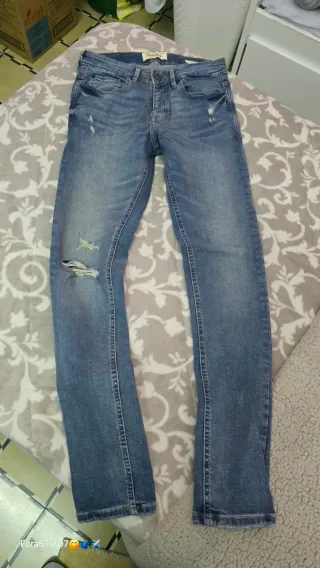 Lote mas EN MI PERFIL OFERTAS Vaqueros Pull&Bear T