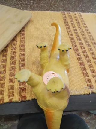 Dinosaurio Juguete Gigante Amarillo