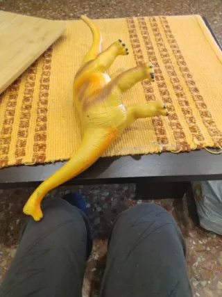 Dinosaurio Juguete Gigante Amarillo