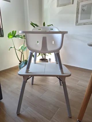 Trona de bebé blanca