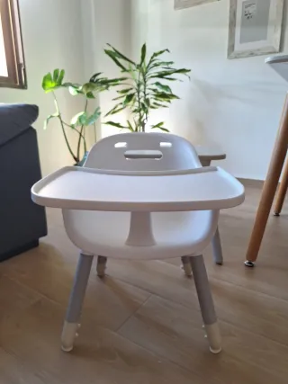 Trona de bebé blanca