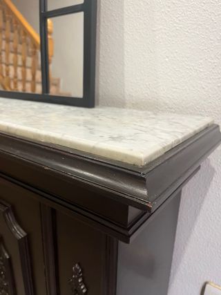 Mueble recibidor madera y mármol