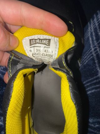 Botas de seguridad negras y amarillas