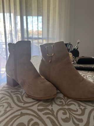 Botines beige nuevos
