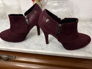 Botines de tacón burdeos con cremallera