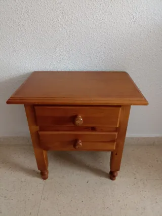 Mesita de noche de madera