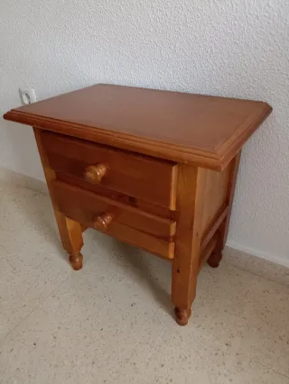 Mesita de noche de madera