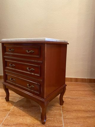 Mesita de noche antigua de madera y mármol