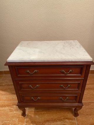 Mesita de noche antigua de madera y mármol