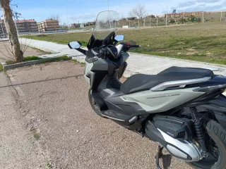 Honda Forza 350 Maxi-Scooter Automática