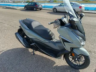 Honda Forza 350 Maxi-Scooter Automática