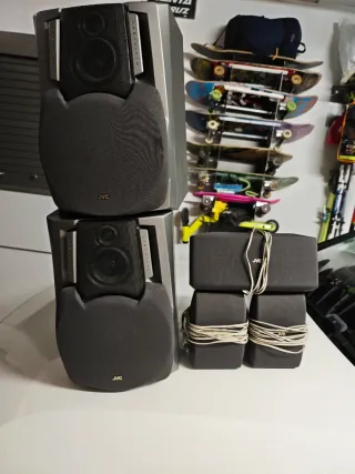 Altavoces JVC Negros