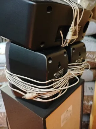 Altavoces JVC Negros