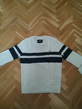 Sudadera de rayas azul, gris y blanco