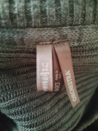 Sudadera de rayas azul, gris y blanco