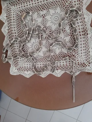 Rosario grande color plata y blanco