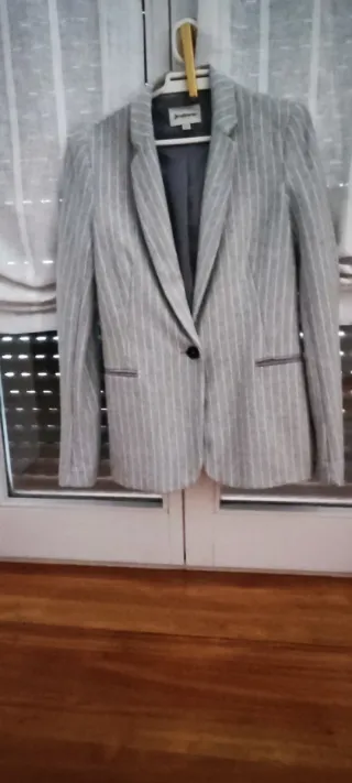 Americana gris Stradivarius Talla M