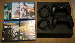 PS4 (PlayStation 4) Negra + 2 Mandos + 5 Juegos