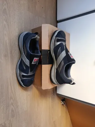 Zapatos de seguridad de punta de acero. EPIS