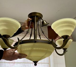 Elegante lámpara de salón metal y cristal.