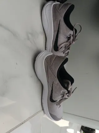 Zapatillas Nike Flex grises y negras