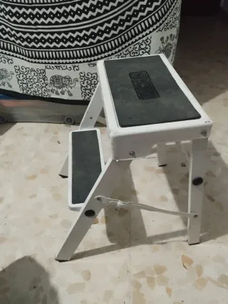 Escalera Taburete Plegable Blanca