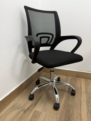 Silla de oficina ergonómica negra
