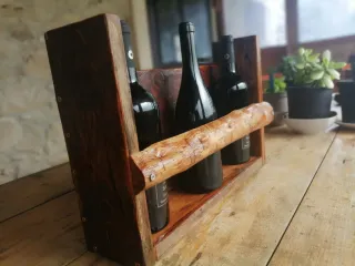 Portabottiglie in legno di ulivo e abete