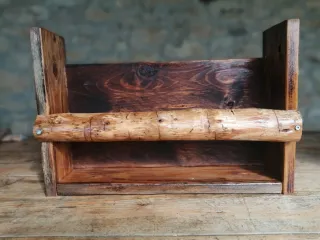 Portabottiglie in legno di ulivo e abete