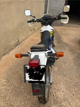Suzuki DR 125cc Enduro Moto