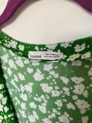 Vestido mini verde floral Pull & Bear talla S