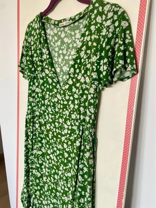 Vestido mini verde floral Pull & Bear talla S