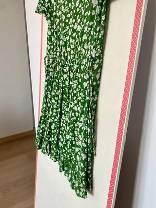 Vestido mini verde floral Pull & Bear talla S