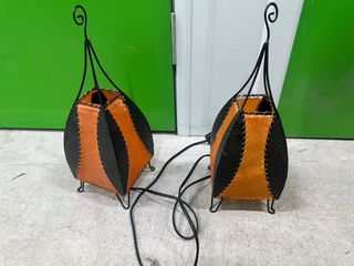 Lámparas de mesa cuero y metal naranja/negro