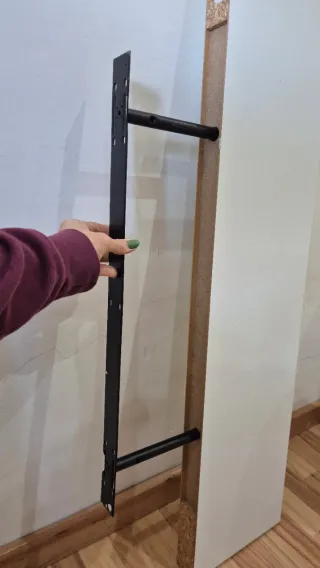 Estantería de pared blanca