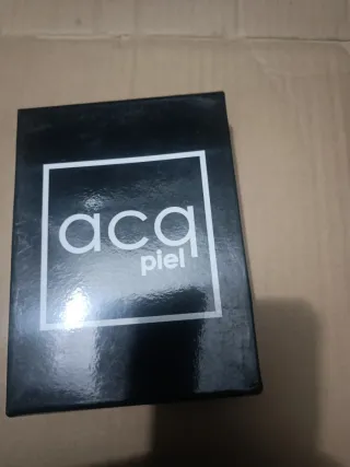 Cartera billetera roja con flores