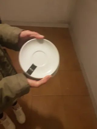 38 TAZAS CAFE Y 17 PLATOS en buen estado