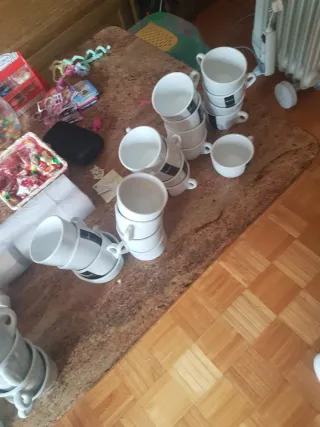 38 TAZAS CAFE Y 17 PLATOS en buen estado