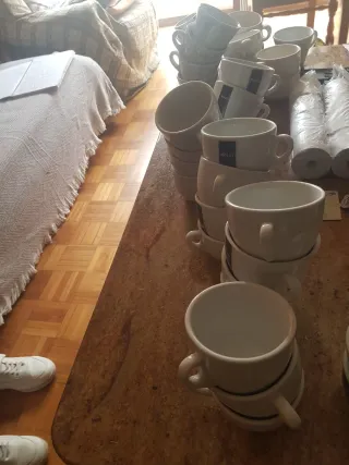 38 TAZAS CAFE Y 17 PLATOS en buen estado