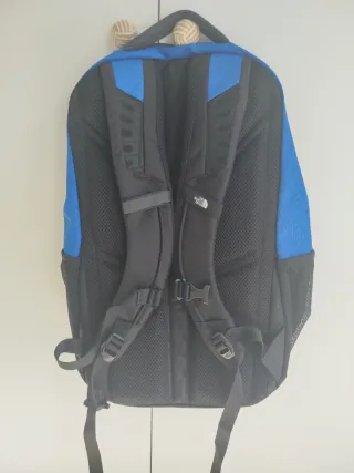 Mochila The North Face Azul y Negra