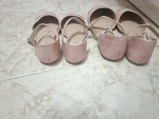 Vestido blanco y rosa para niña