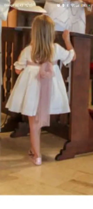 Vestido blanco y rosa para niña