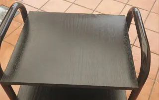 Mesa auxiliar negra madera y metal