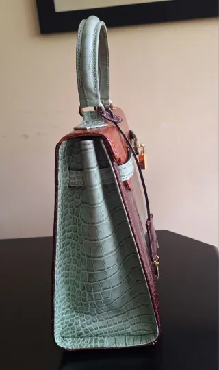 Borsa stile Hermes in coccodrillo con hardware dorato